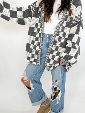 TALULAH Gray and White Checkered Open-Front Cardigan
